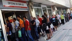 Desemprego em alta: Um sintoma alarmante da crise econômica espanhola (El Paro)