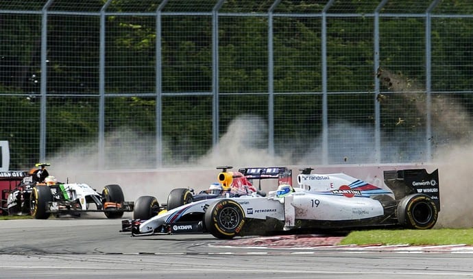 Felipe Massa colide com Perez (Foto: AP)