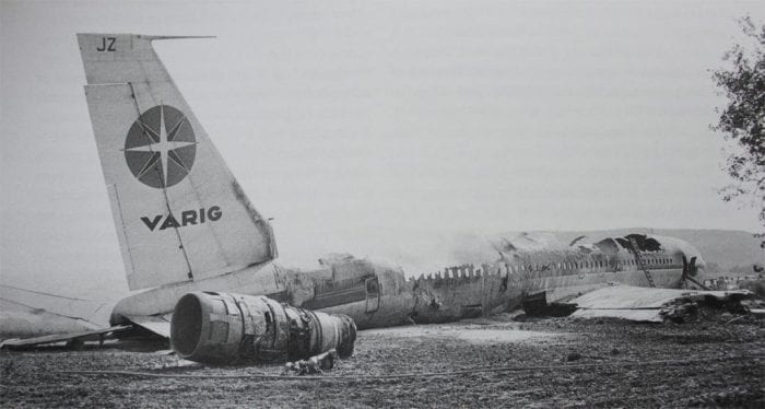 Estado em que ficou o Boeing 707 da Varig, após o pouco forçado nos arredores do Aeroporto de Orly, em 1973. 111 mortos (Wikimedia)