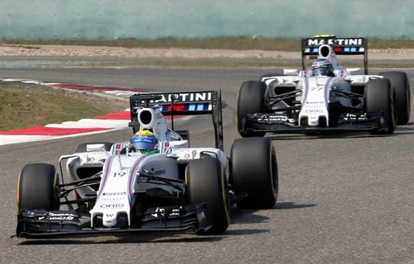 Massa e Bottas e novos problemas. A Williams ainda procura o equilíbrio para alcançar a Ferrari em 2015 (AP)