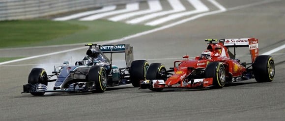 Rosberg e Raikkonen, troca de ultrapassagens e voltas rápidas terminou melhor para o finlandês (AP)