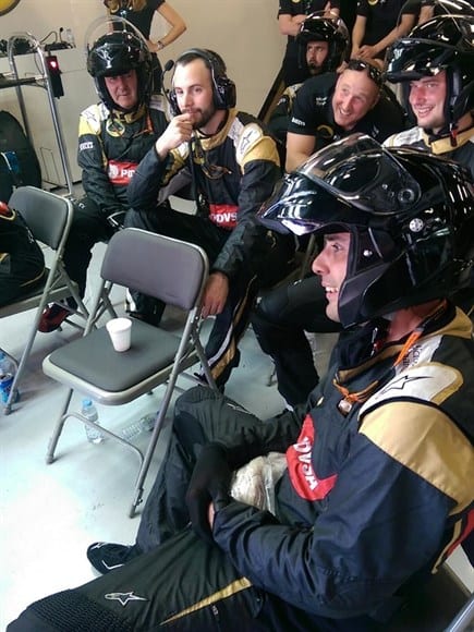 Mecânico da Lotus se recupera do "golpe certeiro" de Grosjean com gelo nas "partes baixas" (Lotus)