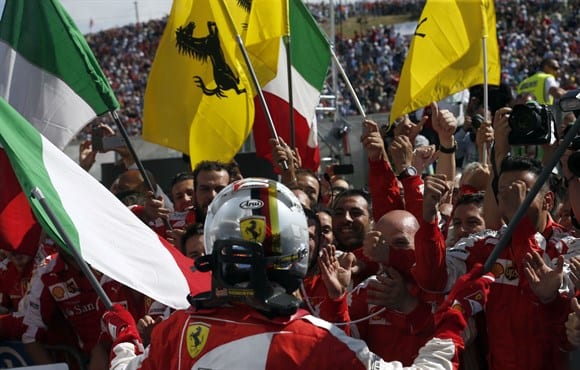Vettel e a Ferrari: A "nova bandeira em Maranello" (AP)
