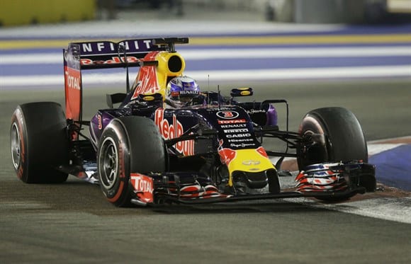 Daniel Riccardo acelera a Red Bull. Depois de corridas pífias, um terceiro lugar (AP)