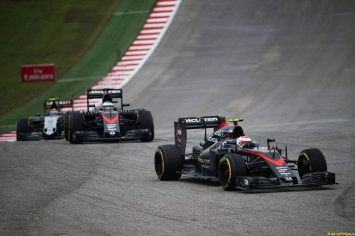 McLaren surpreendeu e arrecadou bons pontos com o sexto de Button. Alonso também foi bem, mas ficou para trás no final (Batchelor / XPB Images)