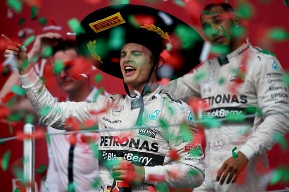Rosberg, o "señor" do fim de semana mexicano da F1. De sombreiro e sorridente, o alemão da Mercedes venceu depois de oito provas de jejum (Getty Images)