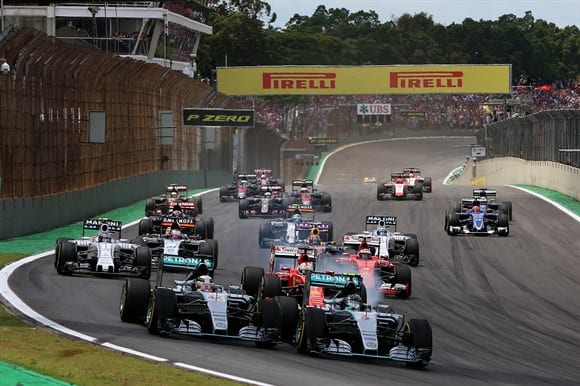 Na largada, o de sempre. Rosberg segura Hamilton e arranca para a vitória (Getty Images)