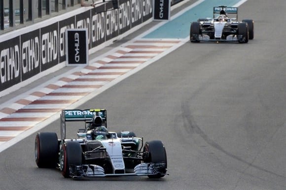 Rosberg foge de Hamilton nas primeiras voltas. Alemão venceu na estratégia de pneus e se colocou como ameaça (agora real) a Hamilton em 2016 (Getty Images)