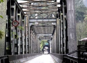 Prefeitura realiza manutenção na Ponte de Ferro - foto de Marcelo Martins