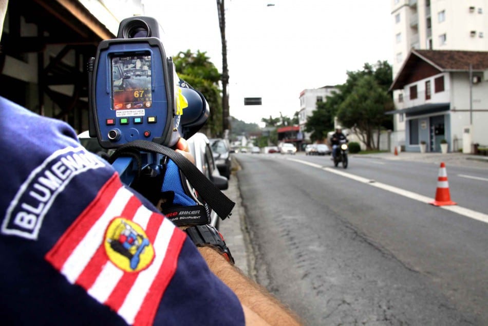 Radares são utilizados para fiscalização diariamente - foto de Marcelo Martins