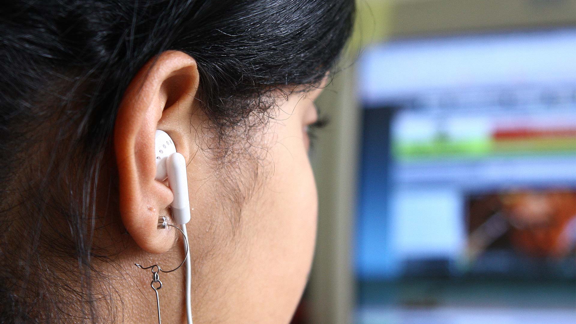 Uso incorreto do fone de ouvido prejudica audição (Marcos Santos/ USP Imagens)