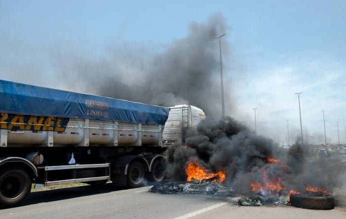 Protesto de caminhoneiros na BR-040 Brasília (Marcelo Camargo - Agência Brasil)