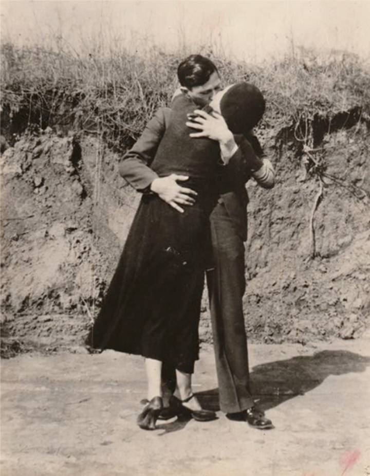 O beijo de Bonnie e Clyde, exposto em Dallas (Texas)