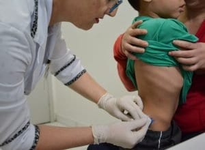 Vacinação em unidade de saúde de Blumenau - foto de Michele Lamin
