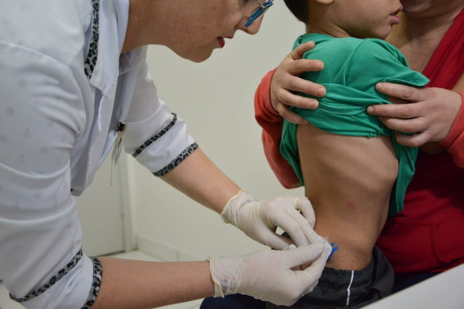 Vacinação em unidade de saúde de Blumenau - foto de Michele Lamin