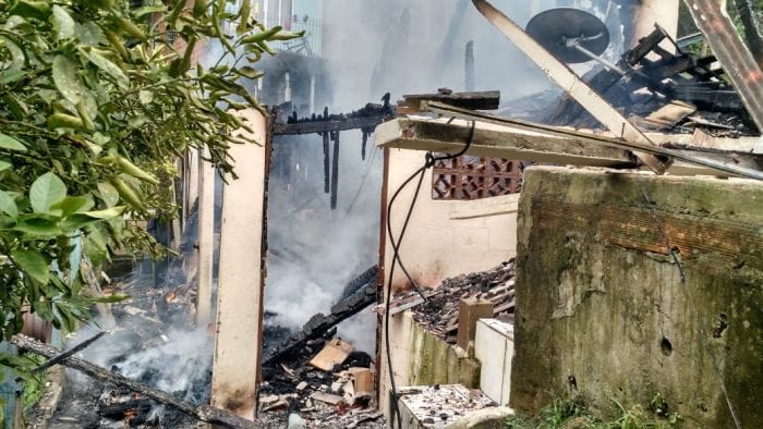 Residência foi destruída pelas chamas, mas ninguém ficou ferido (CBMSC)