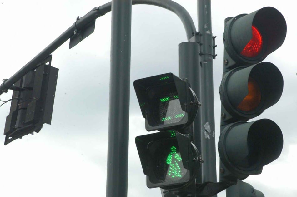Alguns semáforos voltam ao funcionamento normal nas madrugadas (Marcelo Martins - PMB)