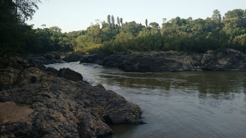 Adolescente teria se afogado no local conhecido como "garganta do diabo", no Rio Itajaí-Açu (CBM)
