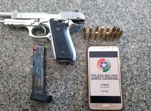 Pistola calibre 380 encontrada com aluno de medicina da Furb