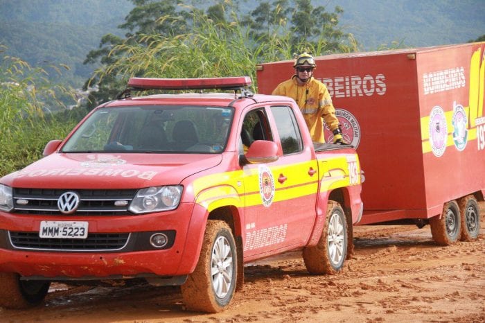 Viaturas também estão sendo deslocadas para Minas Gerais para apoio aos afetados pela tragédia