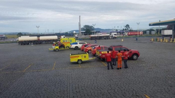 Bombeiros voluntários de Santa Catarina a caminho de Minas Gerais 