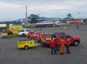Bombeiros voluntários de Santa Catarina a caminho de Minas Gerais