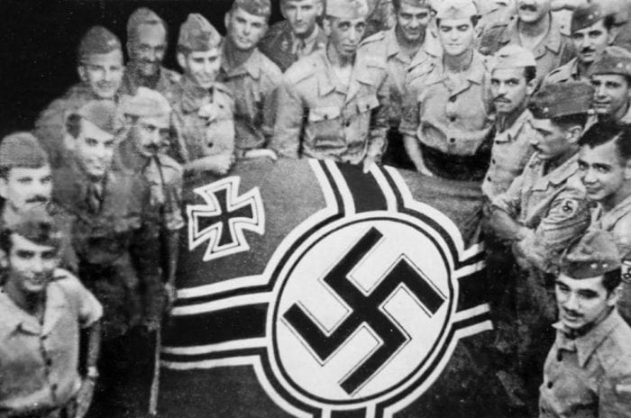 RENDIÇÃO INCONDICIONAL- Bandeira nazista captura pelos soldados da Força Expedicionária Brasileira – FEB, em 29 de abril de 1945 - foto do Museu do Expedicionário; reprodução Hugo Harada/GP