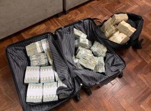 Malas com dinheiro foram encontradas pela Polícia Federal na operação - foto da PF