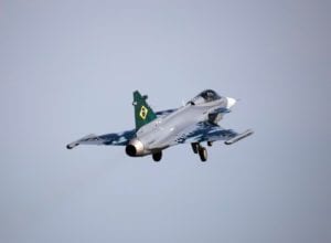 Aeronave Gripen durante teste na Suécia - foto da Saab AB