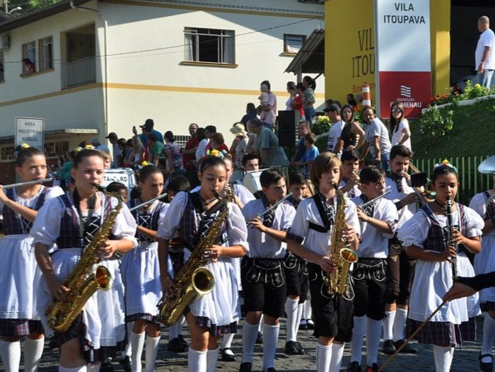 Desfile de Oktoberfest na Vila Itoupava