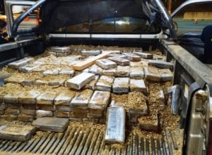 Carga de cocaína apreendida em falso transporte de cocos na BR-101 - foto da PRF