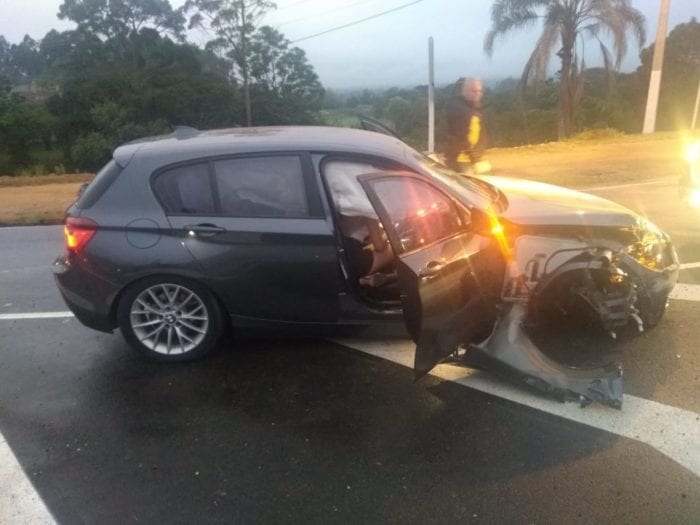 Veículo BMW danificado após motorista tentar fugir em Rio do Sul - foto da PRF