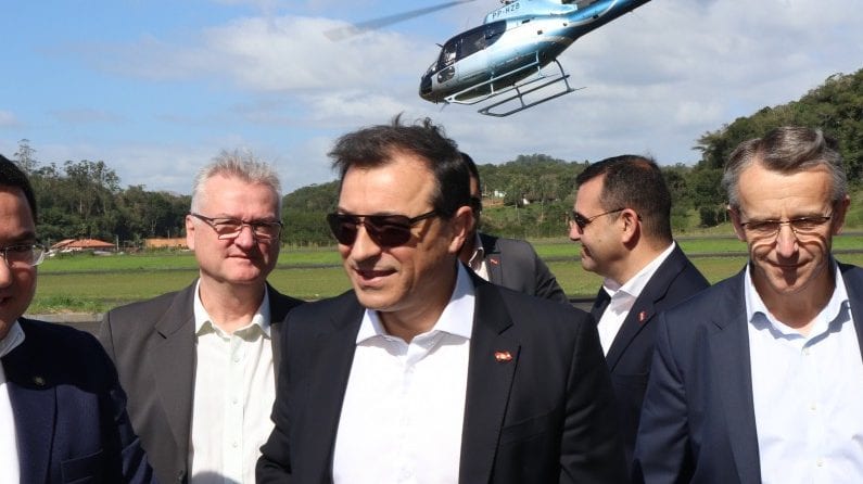Governador Carlos Moisés em visita a Blumenau em setembro - foto de Marcelo Martins