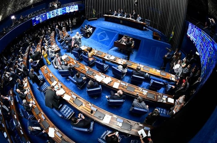 Senadores durante discussão - foto de Marcos Oliveira/Agência Senado