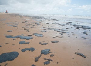 Derramamento de óleo atingiu 250 praias nordestinas brasileiras - Adema/Governo de Sergipe