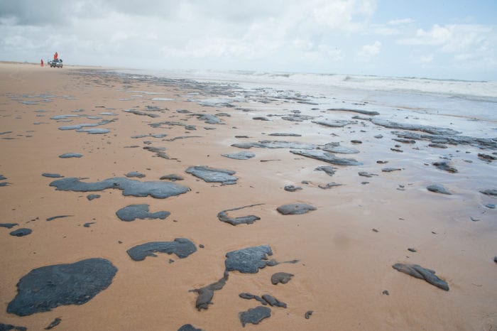 Derramamento de óleo atingiu 250 praias nordestinas brasileiras - Adema/Governo de Sergipe