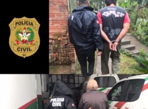 Presos sendo conduzidos por policiais na operação Marias - foto da Polícia Civil