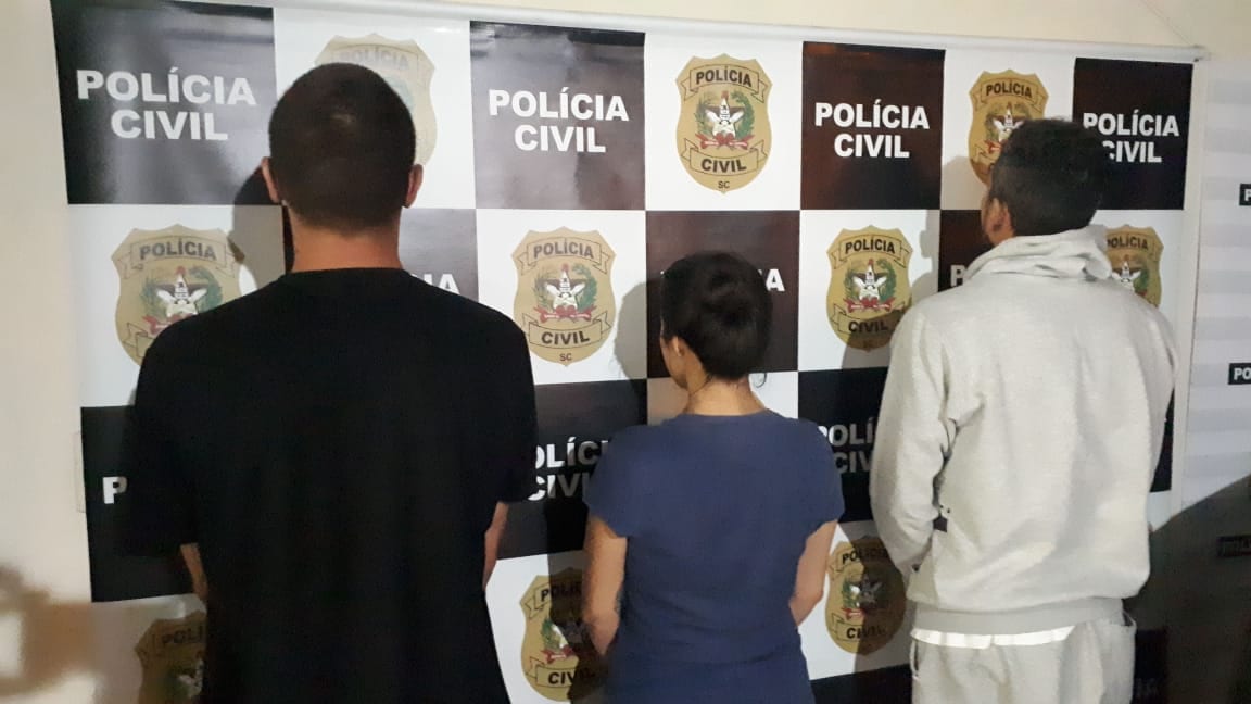 Os presos são parentes de homem que facilitou a entrada na agência - foto da Polícia Civil