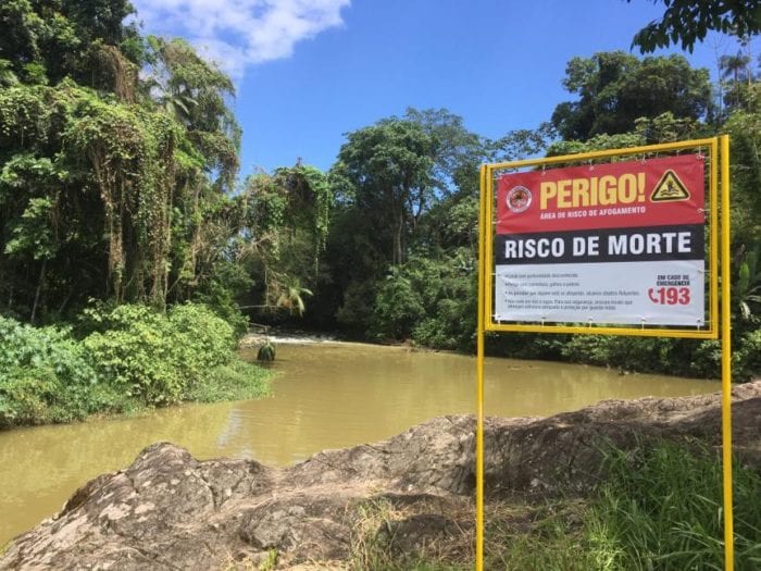 Placas estão sendo instaladas em pontos estratégicos às margens do Rio Itajaí-Açu - foto da Prefeitura 