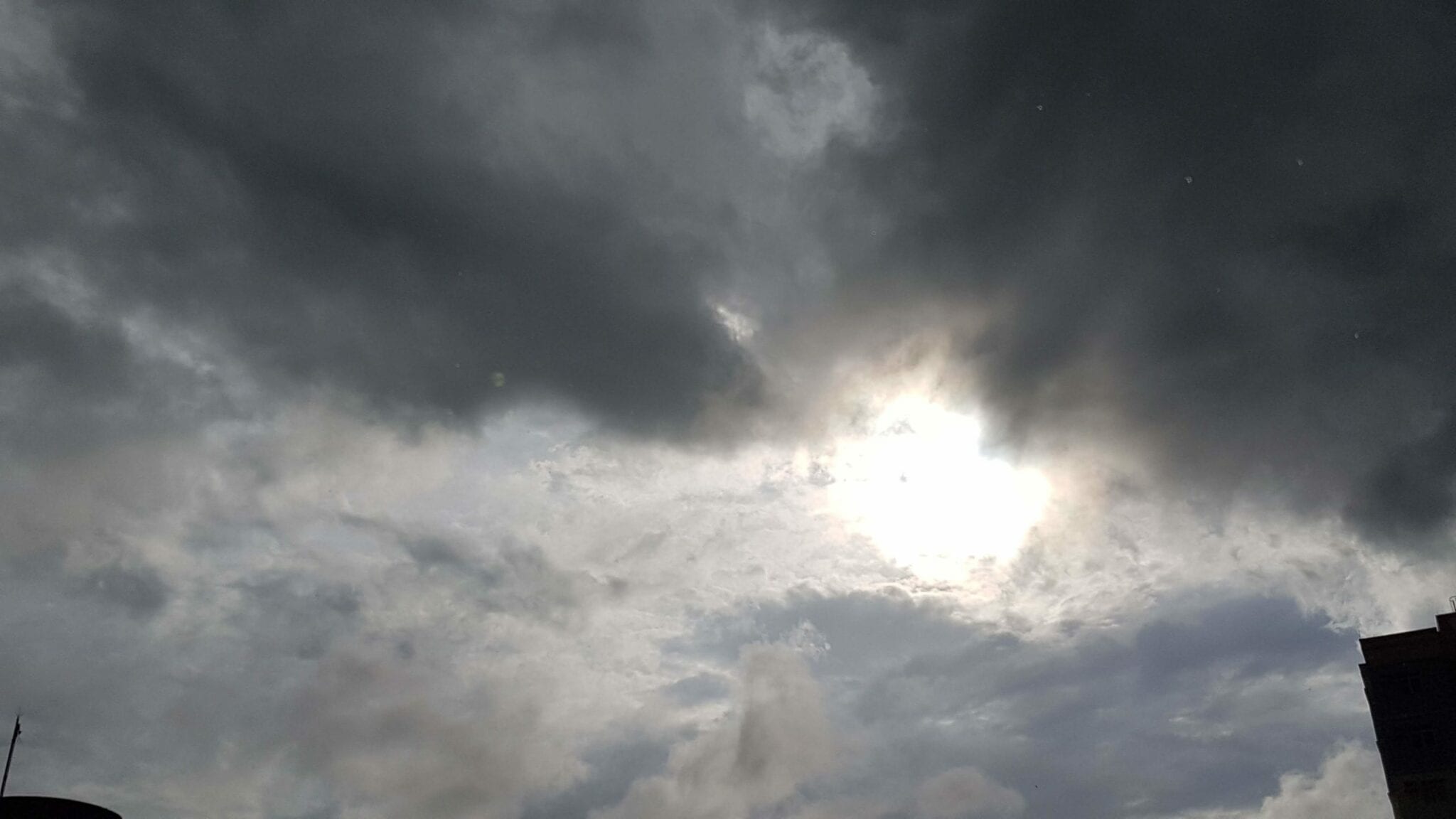 Sol entre nuvens - foto de Filipe Rosenbrock