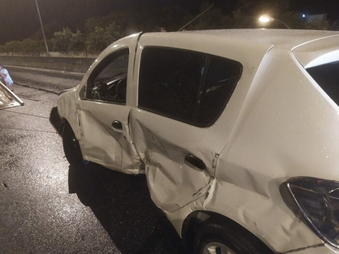 Veículo ficou avariado após acidente na Via Expressa - foto da Guarda de Trânsito