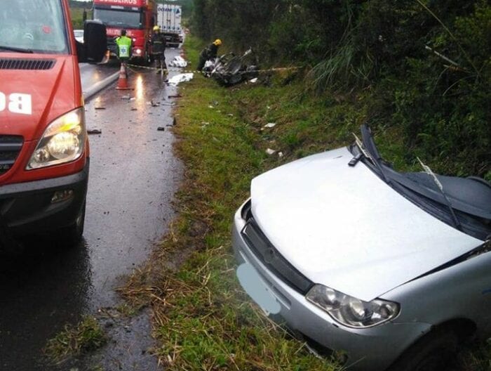 Veículo Fiat Siena foi partido na colisão 
