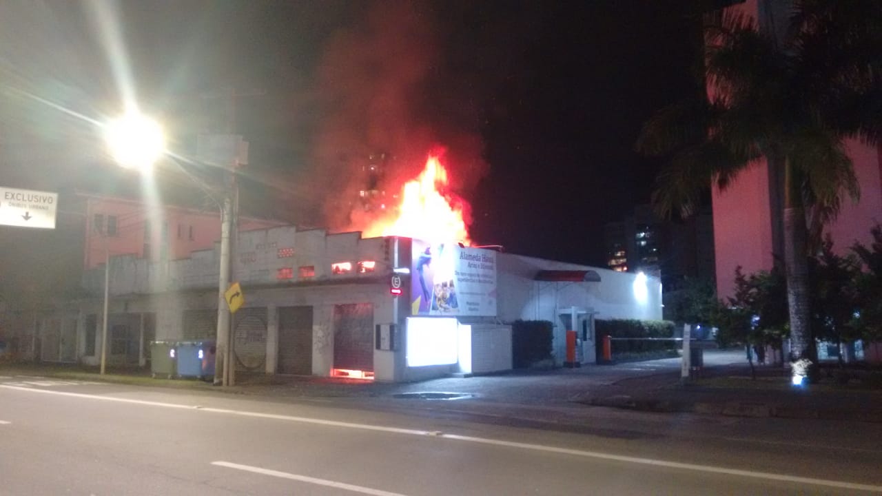 Incêndio na Rua 7 de Setembro - foto de Cristiano Silva da Menina FM