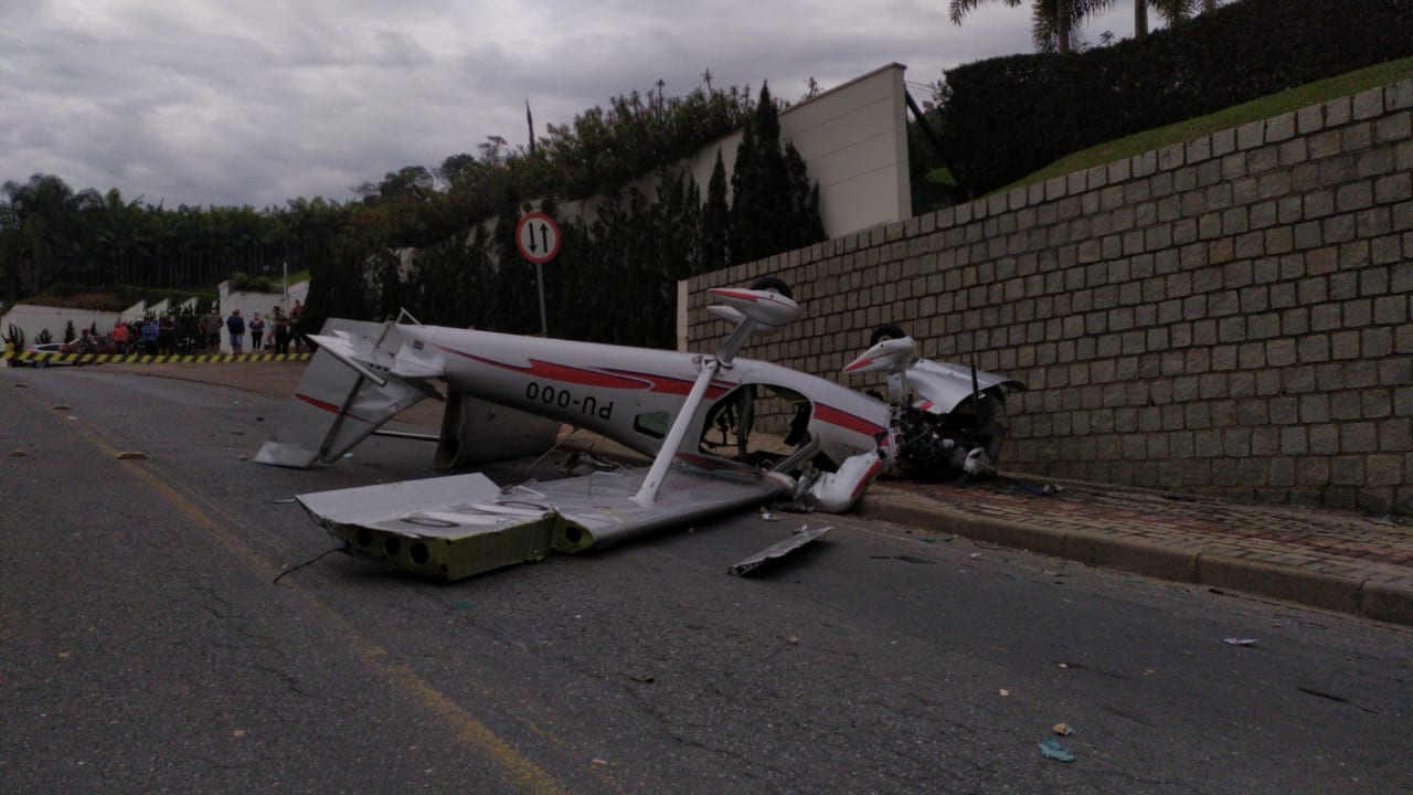 Avião monomotor cai em Guabiruba - foto do Corpo de Bombeiros Militar