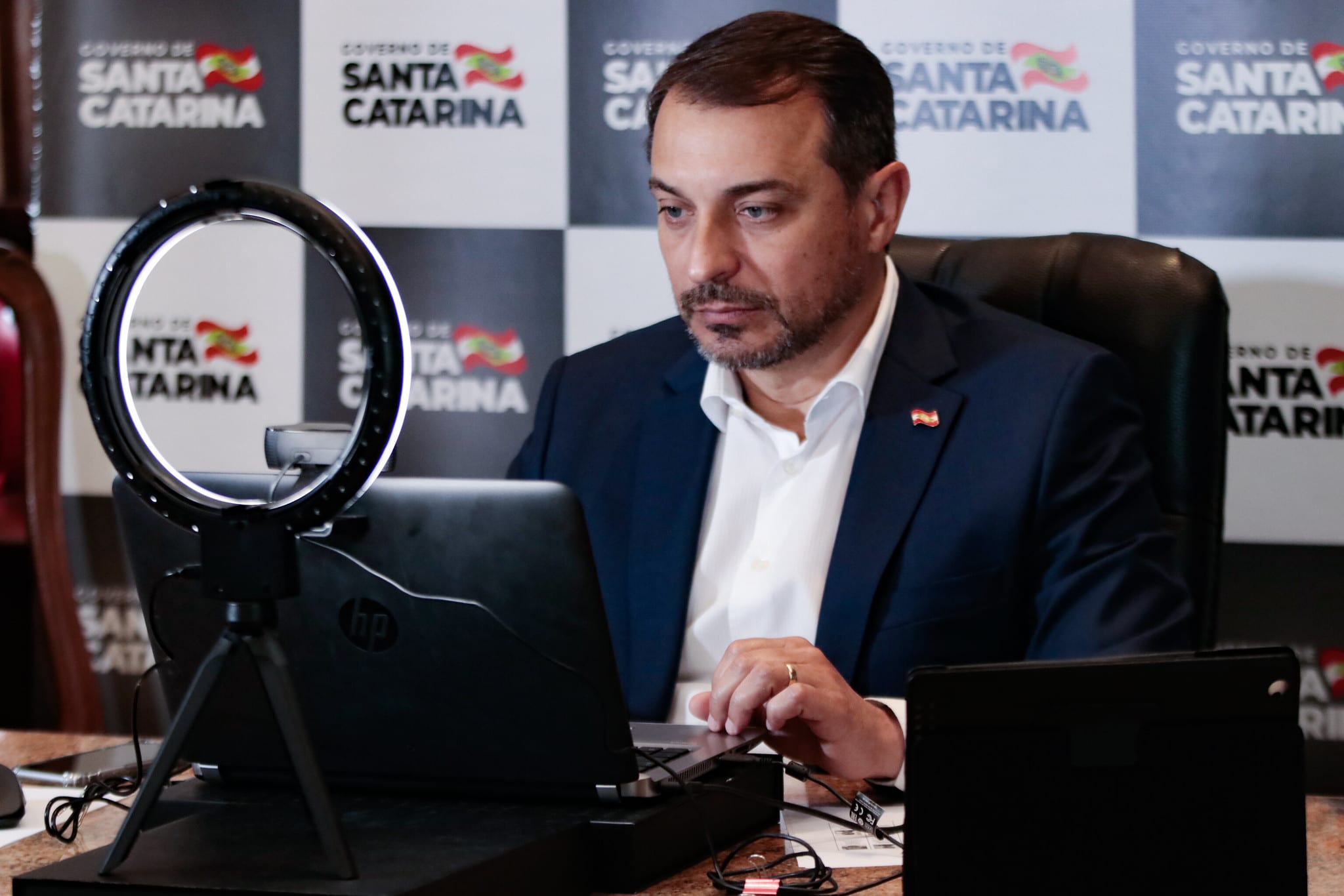Governador Carlos Moisés em webconferência - foto de Mauricio Vieira