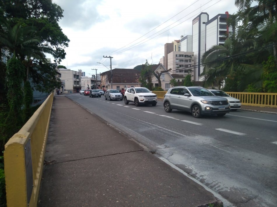 Trecho do corredor de ônibus na Rua São Paulo será liberado