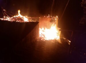 Incêndio em residência no bairro Garcia - foto do Corpo de Bombeiros