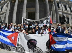 CUBA: DEMOCRACIA JÁ! O truculento guisado tropical socialista leva de tudo, menos os ingredientes de uma autêntica democracia - foto do Miami Herald