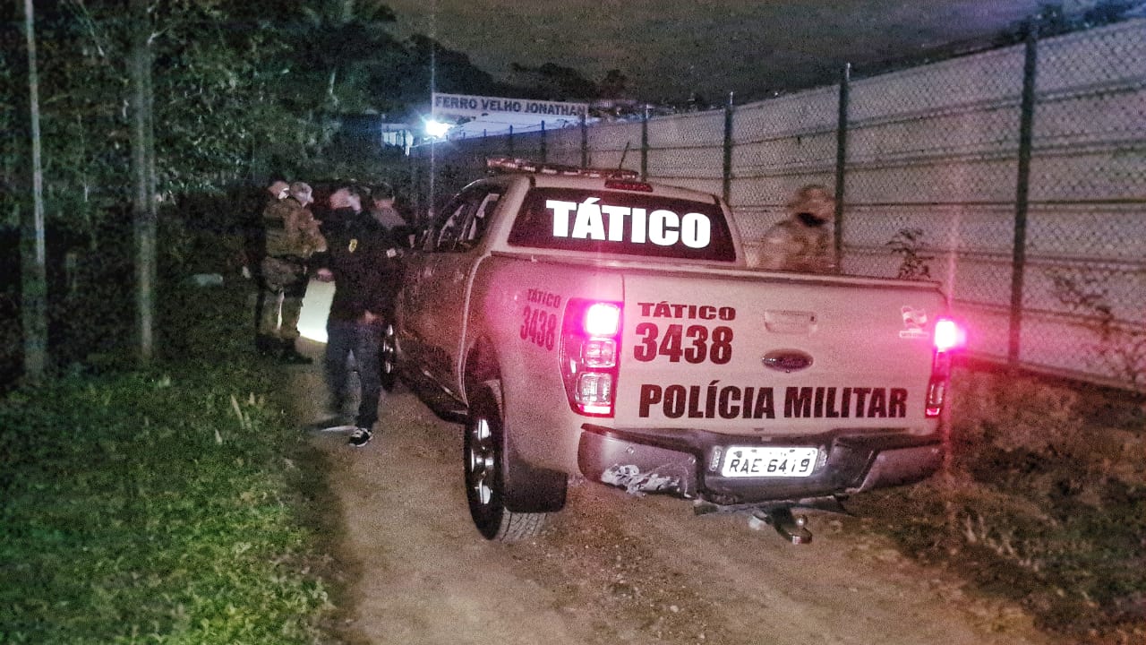 Policiais na localidade onde ocorreu a troca de tiros - foto da Polícia Militar