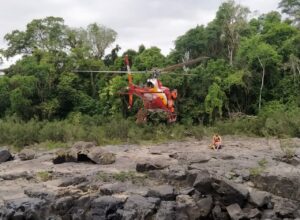Helicóptero Arcanjo durante resgate - foto do CBMSC